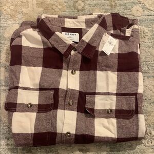 Old Navy Men's Maroon and Cream Checkered Flannel